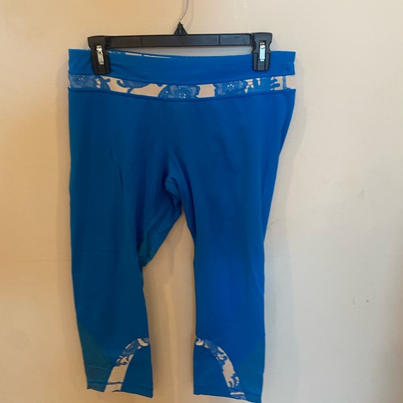 lululemon athletica Pants - Inspire leggings size 8. No flaws. Blue lattice print!